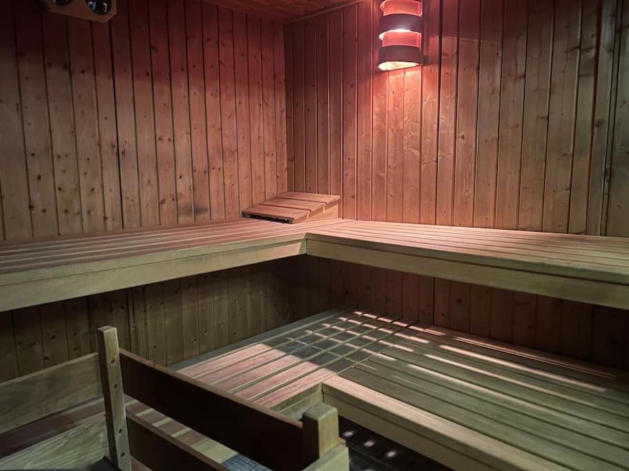 Villa Casa Blanca Mit Privatem Schwimmbad 26 Grad Und Sauna Duisburg Exterior foto